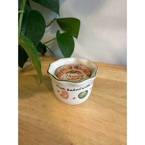 Florasense Warm Cinnamon Rolls fragrance candle - Picture 1 of 7